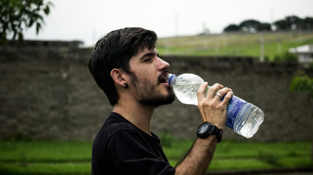 Cuanta Agua Se Debe Beber