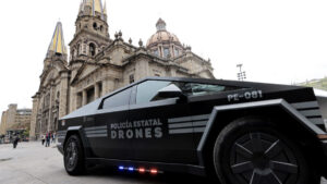 ¿Qué son los Cybertrucks, vehículos de Tesla que se usan en Jalisco para enfrentar al narcotráfico?