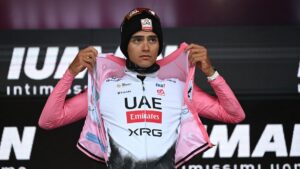 ¡Del Toro no se rinde! Conserva la maglia rosa en una vibrante etapa 15 del Giro
