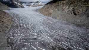 Impresionante: desprendimiento glaciar arrasa pueblo en Suiza; videos