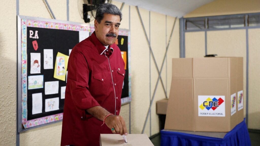 Maduro mantiene el control del Parlamento y 23 de 24 gobernaciones tras jornada electoral