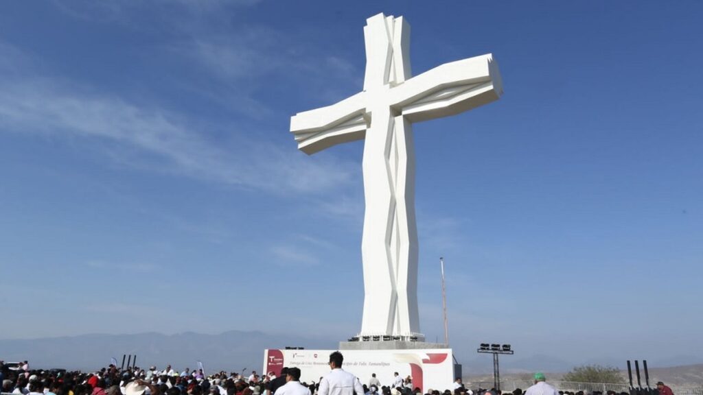 entrega-americo-a-tula-la-cruz-mas-grande-de-mexico