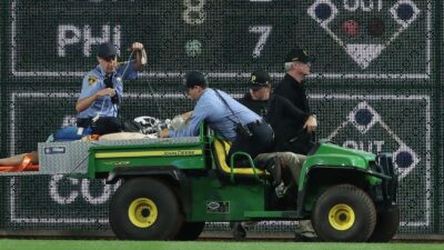 Nuevo video muestra terrible caída del aficionado en partido de beisbol