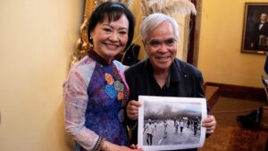 ¿Por qué World Press Photo suspendió la autoría de la icónica foto “La niña del napalm”?