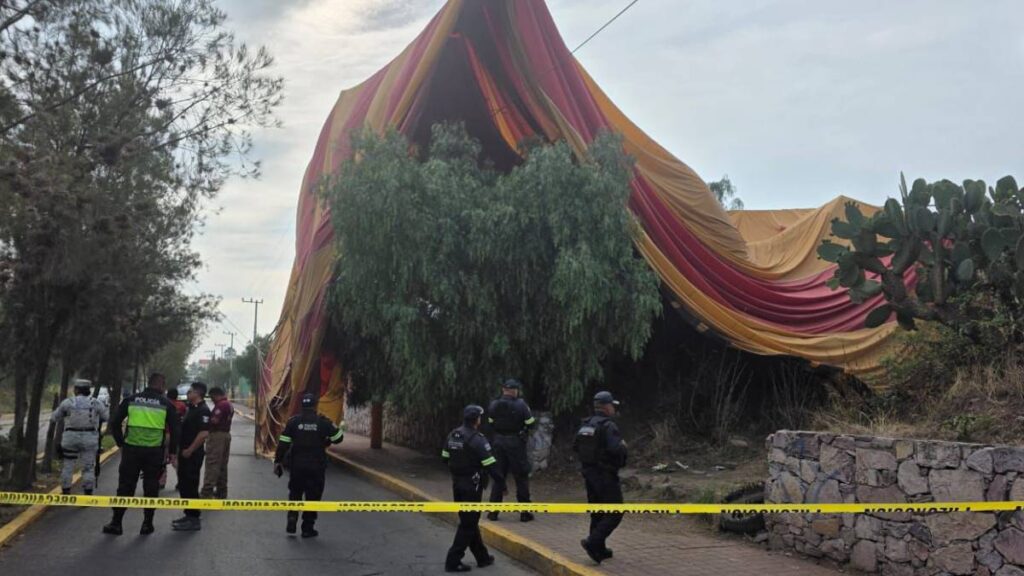 El globo aerostático quedó cerca de una vivienda.
