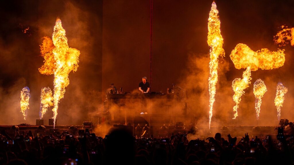 El DJ y productor francés, DAvid Guetta, fue uno de los actos principales del primer día de actividades de festival Tecate Emblema