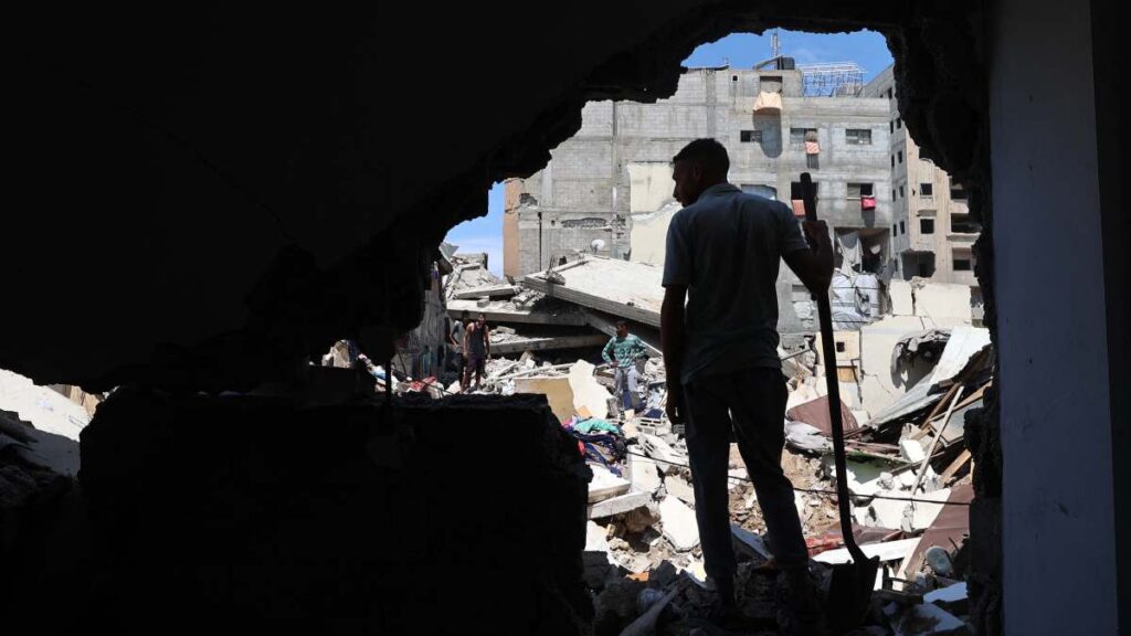 Israel dejará abierta una “ventana” de negociación hasta mediados de mayo para liberar a los rehenes en Gaza, antes de lanzar una nueva ofensiva contra Hamás, según autoridades.