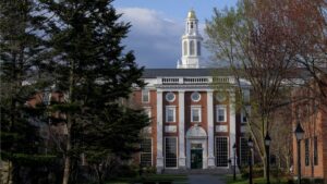 EE. UU. dice que empezará a revocar visas a estudiantes chinos