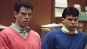 ¿Quiénes son Lyle y Erik Menéndez, los hermanos que asesinaron a sus padres en 1989?