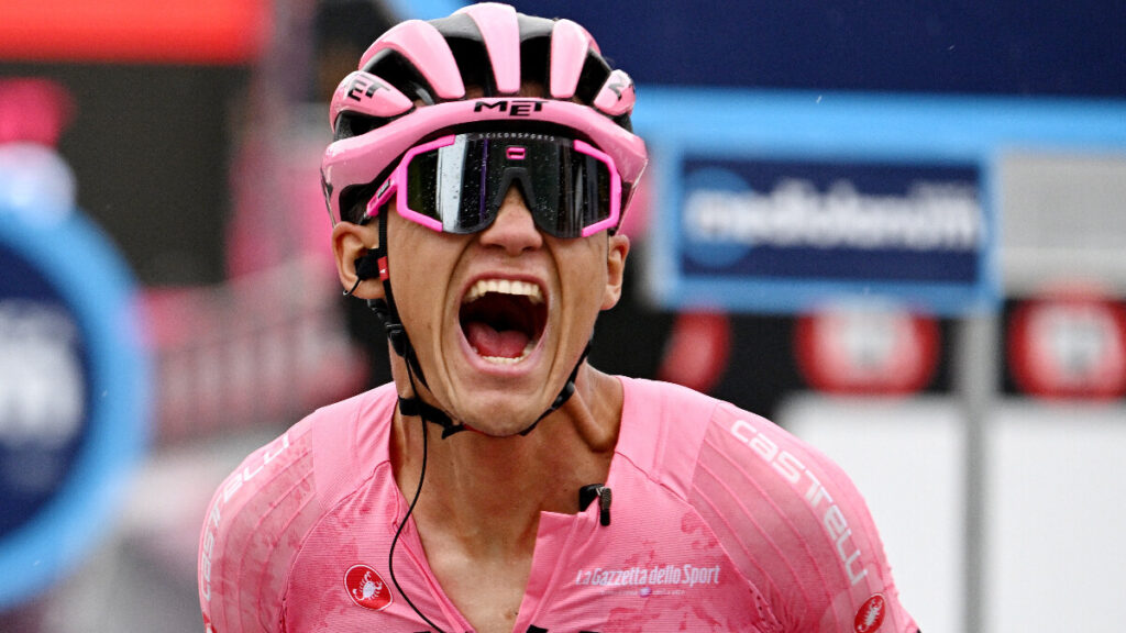 ¡Emotivo momento de Isaac del Toro con su mamá!