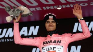 Isaac del Toro consolida liderato en el Giro de Italia defendiendo la ‘maglia’ rosa