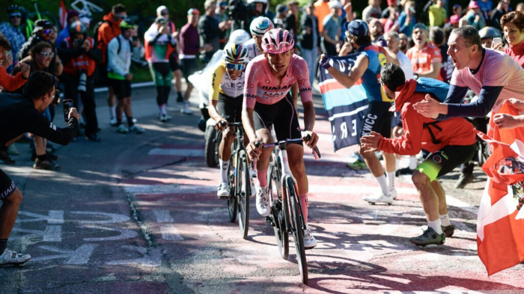 Isaac del Toro "sobrevive" a una ruda etapa en el Giro de Italia