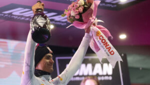 Isaac del Toro sigue haciendo historia y se mantiene como líder del Giro de Italia