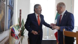 Juan Ramón de la Fuente y nuevo embajador de EE. UU. tienen primera reunión