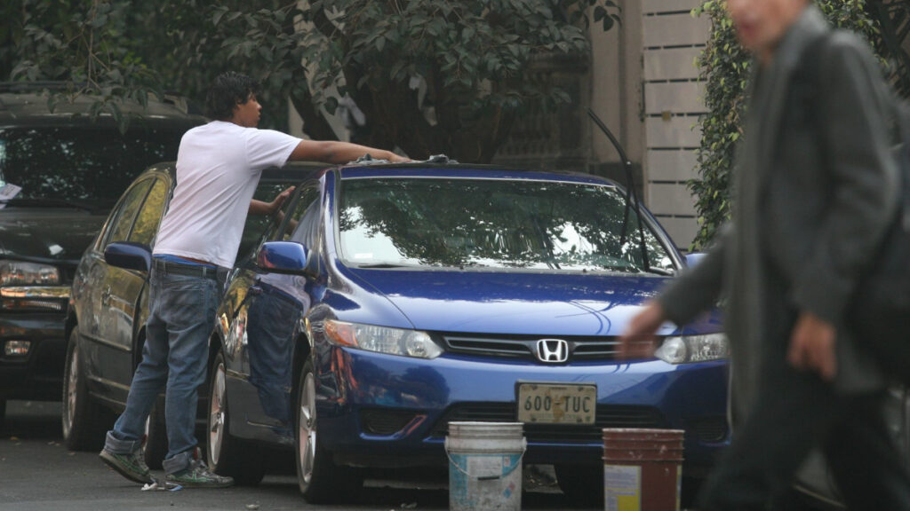 ¿Cómo lavar tu coche sin desperdiciar tanta agua?