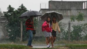 Clima en México 29 de mayo: depresión tropical Uno-E provoca lluvias y oleaje elevado
