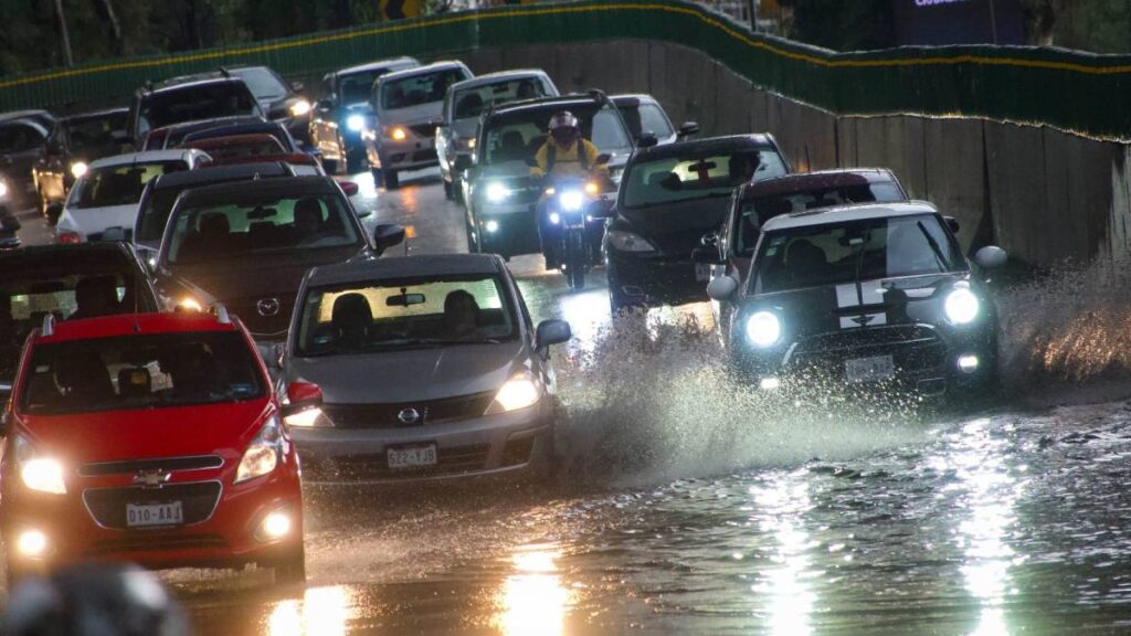 Cómo manejar con lluvia: 10 recomendaciones para evitar accidentes