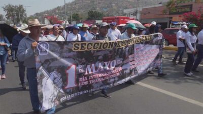 Marcha de trabajadores en el estado de Oaxaca.