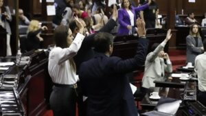 Michoacán aprueba castigar la apología del delito, sin limitar libertad de prensa; ve sanciones