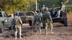 México detiene a 10 exmilitares colombianos por ataque con explosivos en Michoacán