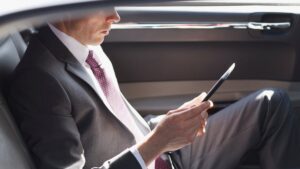 6 hábitos que tienen los millonarios, según experta