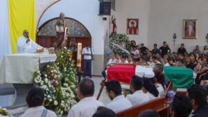 Dan el último adiós a América Yamilet, cadete de la Marina que falleció en choque del buque Cuauhtémoc