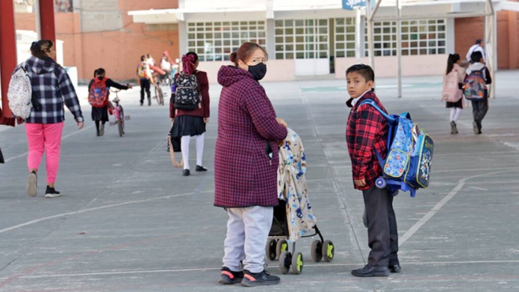 Se realizarán revisiones de mochilas en escuelas.