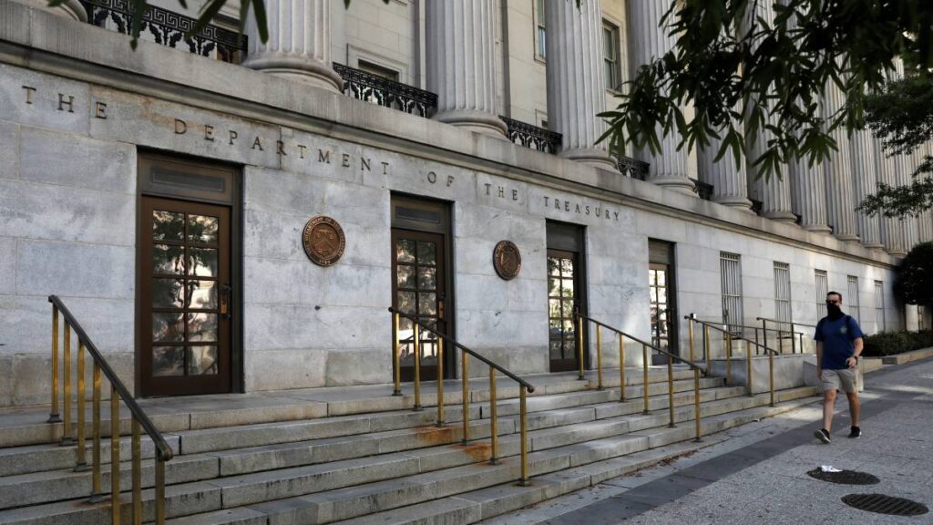 Moody's rebaja calificación de Estados Unidos y suben los rendimientos de bonos
