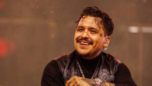 ¿Quién es quién? Christian Nodal conoce a su doble cara a cara; así reaccionó