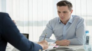 ¿Buscas trabajo? Evita este error, podrías perder el 80% de las ofertas laborales
