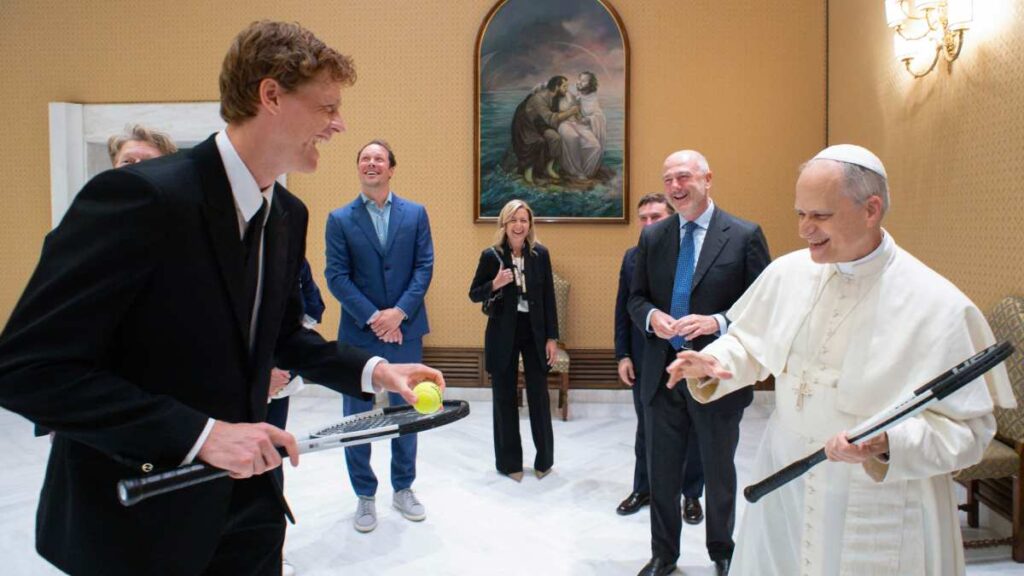 El papa León XIV recibió este miércoles al número uno del tenis mundial, el italiano Jannik Sinner, en una audiencia privada en el Vaticano, en plena disputa del Masters 1000 de Roma.