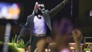 Fanáticos reciben a Penta “Zero Miedo” entre aplausos en el CCXPMX25