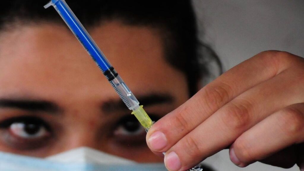 Viralizan primer caso de pinchazo en transporte de Edomex.