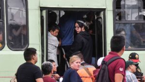 “¡Déjeme bajar!”: discute con chofer y la bautizan como “Lady RTP”