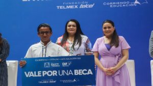 Tere Jiménez y Fundación Telmex-Telcel entregan becas y apoyos en Aguascalientes