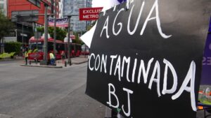 Vecinos de la Benito Juárez se manifiestan por agua contaminada