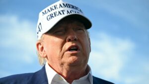 Trump defiende veto a estudiantes extranjeros en Harvard; demanda información del alumnado