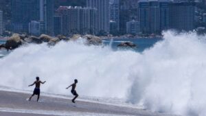 ¿Qué es el “oleaje elevado” y cómo afecta en playas turísticas?