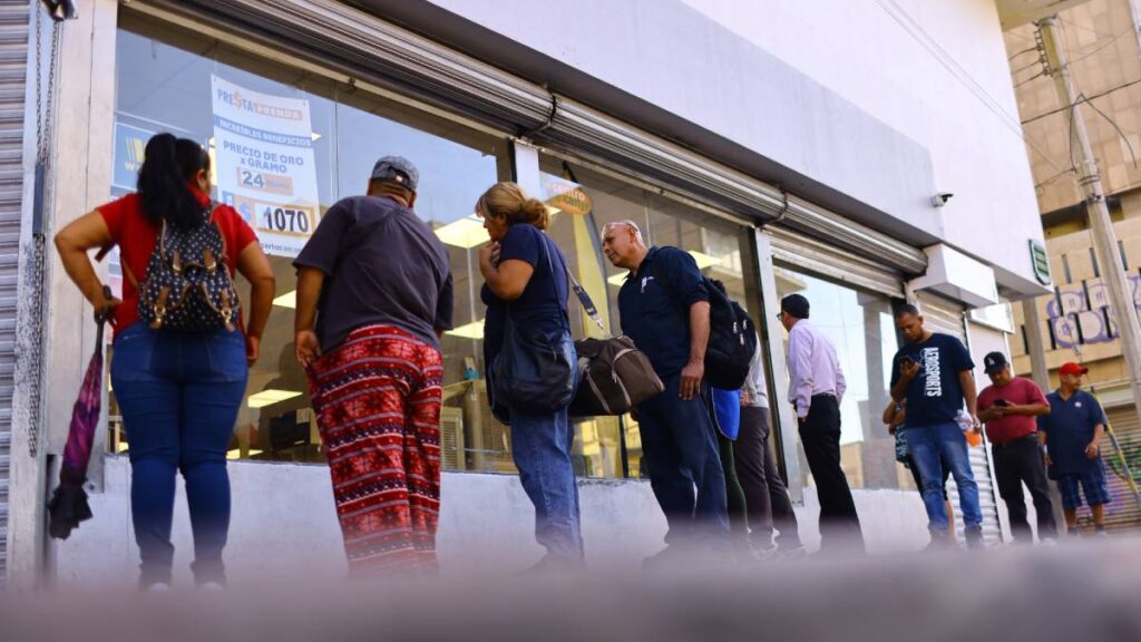 Cámara baja de EU avaló el masivo plan fiscal y de gastos de Trump, incluido un impuesto de 3.5% a las remesas.