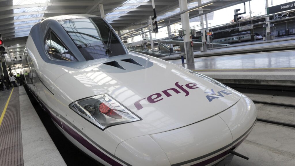 Retrasos y cancelaciones en tren de alta velocidad Madrid-Sevilla afectan ya a 10 mil por robo de cable