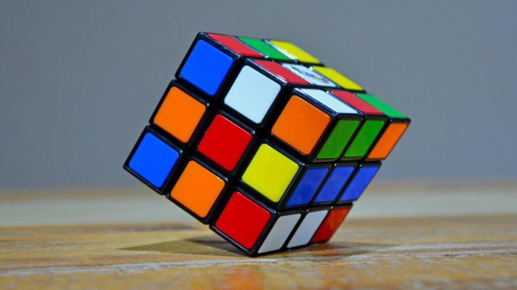 ¡Nuevo récord! Robot resuelve cubo de Rubik en menos de un segundo; ve video en super cámara lenta