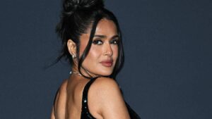 Salma Hayek sorprende con vestido de lentejuelas y dice adiós a polémica con Nicole Kidman en Cannes 2025