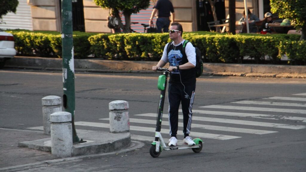 Proponen regular uso de scooters en Guadalajara