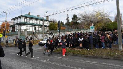 Terremoto de magnitud 7.5 sacude Chile; hay alerta de tsunami