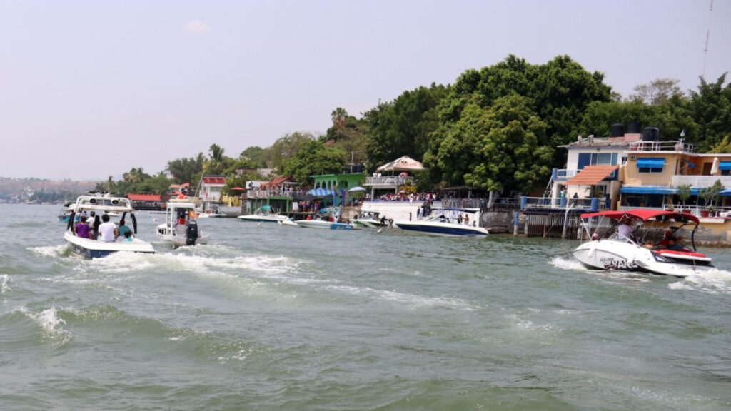 Se desploma muelle en Tequesquitengo