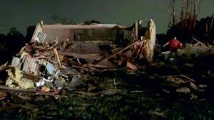 Las víctimas podrían aumentar: tornados dejan más de 20 muertos en sur de EE. UU.