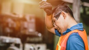 ¿Calor extremo en el trabajo?: IMSS alerta por golpes de calor en espacios cerrados, ve señales de alerta