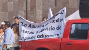 Transportistas bloquean Aduanas de México en Azcapotzalco; ¿por qué se manifiestan?