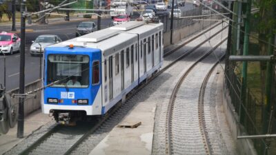 Pasajeros huyen tras chispas y humo estación La Noria del Tren Ligero
