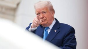 Trump quiere frenar deportaciones de migrantes en agricultura y hoteles